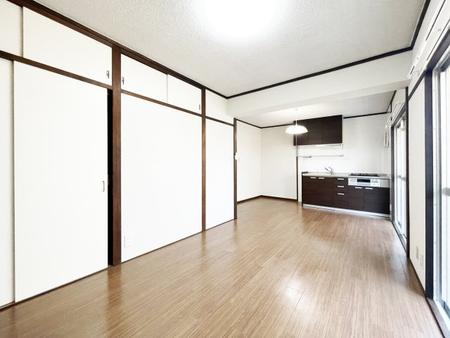 パルティーレ八万町の居間・リビング