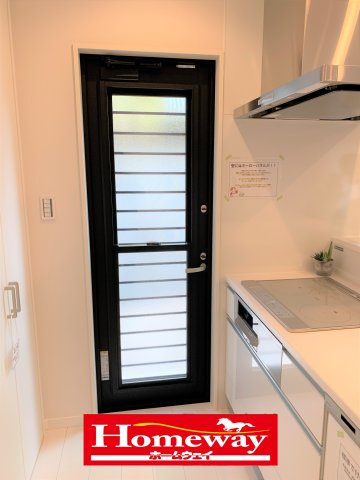 【キッチン】 | 新川小学校に通える新築戸建　宇部市西本町一丁目　ファーストホーム | キッチンには勝手口も付いて便利ですね