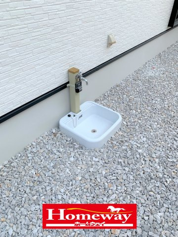 【駐車場】 | 新川小学校に通える新築戸建　宇部市西本町一丁目　ファーストホーム | 駐車場には立水栓も付いています。