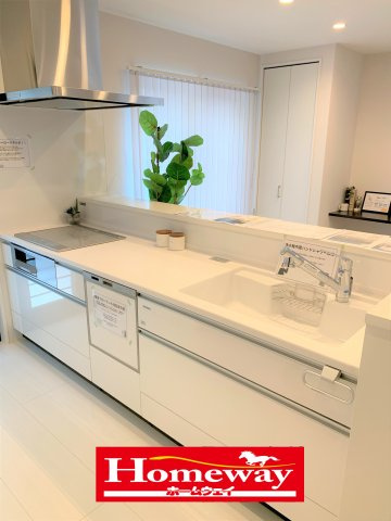 【キッチン】 | 新川小学校に通える新築戸建　宇部市西本町一丁目　ファーストホーム | 使い勝手の良いシステムキッチンで楽しくクッキング♪