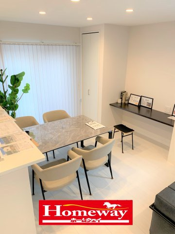 【居間・リビング】 | 新川小学校に通える新築戸建　宇部市西本町一丁目　ファーストホーム | 家事コーナーもついています