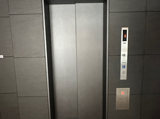 【その他共用部分】 | エレベーター付き！荷物の多い日や疲れた日でも、5階までラクラク上がれます☆
