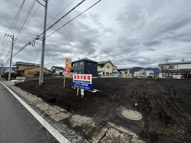 新築　沼田市高橋場第3　1号棟の駐車場|現地写真　 駐車スペース広々！5台置けます♪					
