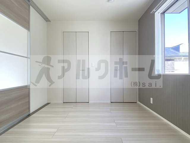 ラフィーネ八尾東の洋室