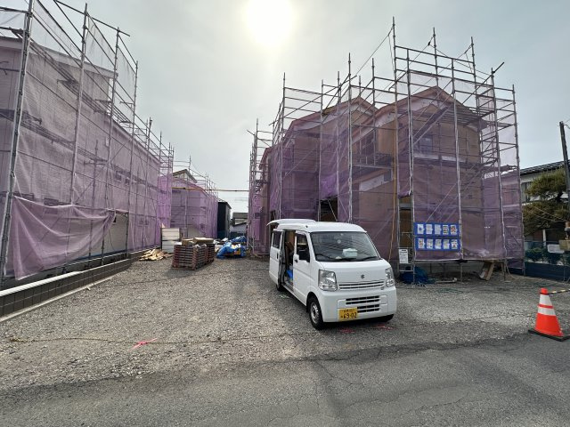 新築　沼田市高橋場第3　3号棟の駐車場|現地写真　 駐車スペース広々！3台置けます♪					
