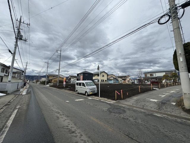 新築　沼田市高橋場第3　4号棟の前面道路含む現地写真|現地写真　東側接道幅員約4ｍ　南側接道幅員約8.2ｍ