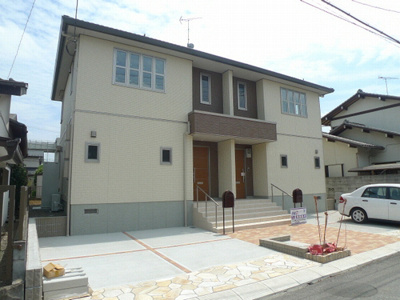 【外観】 | 【シャーメゾン】シャーメゾン小倉台 | 駐車場は２台無料です！10坪以上の専用庭付きです！