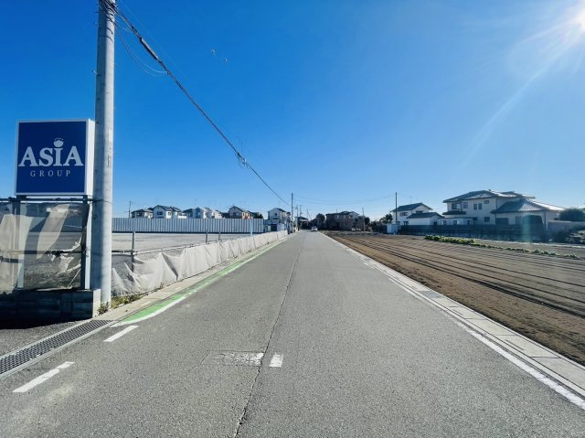 川越市鹿飼　売地の前面道路含む現地写真|現地（2024年1月）撮影
前面道路含む外観　7.0m公道でお車の出し入れもラクラクです♪