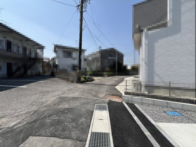 刈谷市小垣江町半崎新築戸建　2号棟の前面道路含む現地写真|刈谷市小垣江町半崎新築戸建前面道路写真です。南側公道約2.49ｍに接道