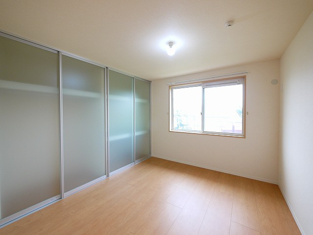 ルミナスＡ・Ｂ（櫟本町）の洋室|ゆったりした子供部屋です