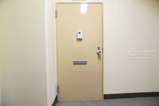 【その他共用部分】 | 皆様をお迎えする、お部屋の玄関ドア。開けやすさや開放角度、ドアノブの操作しやすさや鍵の形状などを、現地で一度ご確認ください。～即日のご見学可能～　お問合せはお気軽にどうぞ。