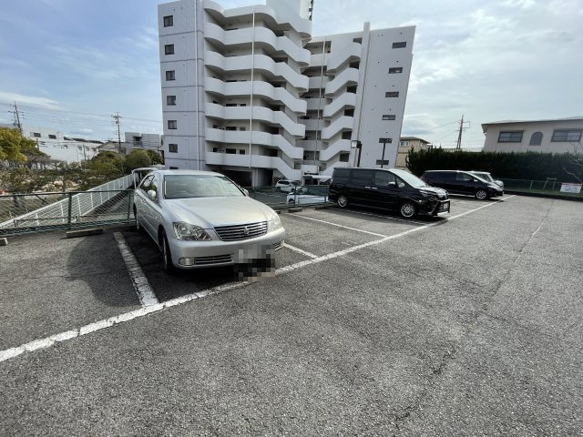 サンシティウィンディコートの駐車場