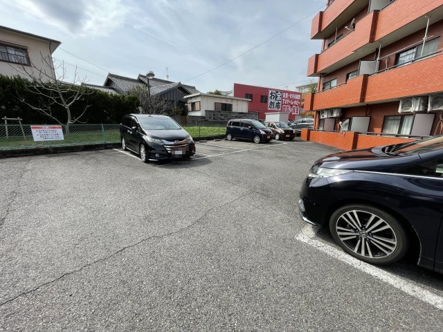 サンシティウィンディコートの駐車場