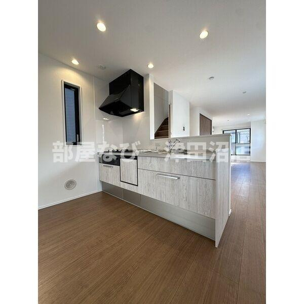 船橋市前原西３丁目の一戸建てのキッチン|コンパクトなキッチンで掃除もラクラク