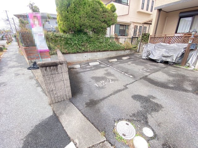 ヴィラ上ノ太子の駐車場