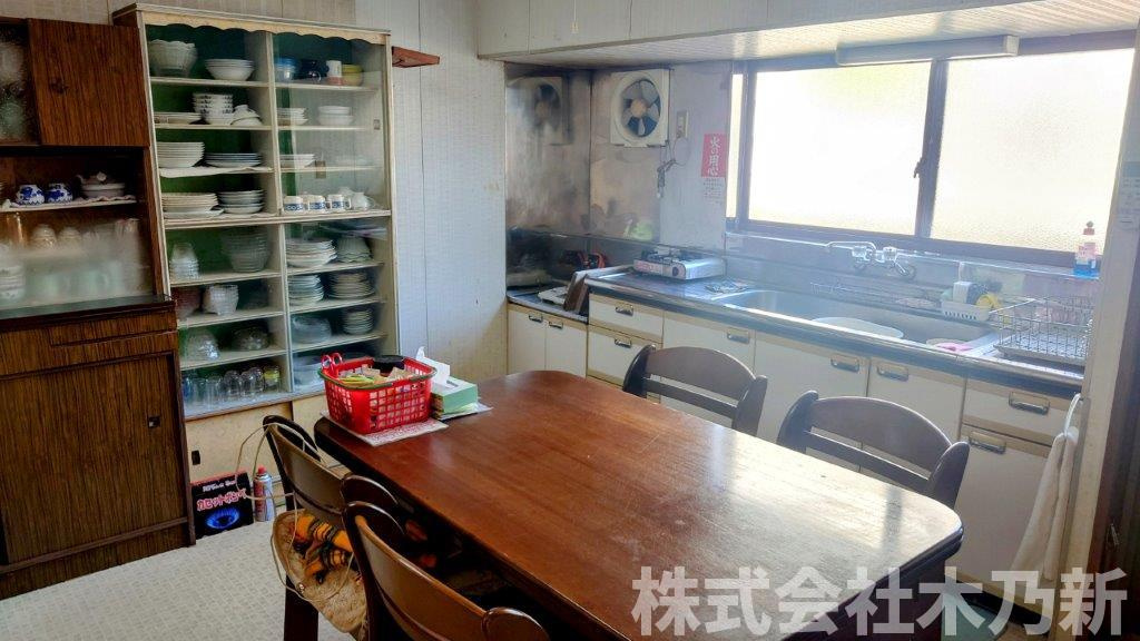 鴨方町鴨方売家の居間・リビング
