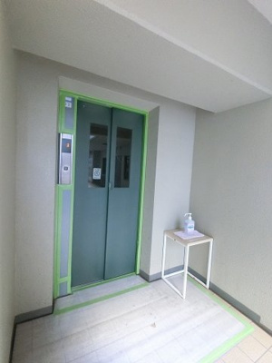 【その他共用部分】 | フォレストヒルズ港南台 | お買い物時やベビーカーの出し入れに便利なエレベーター付です。