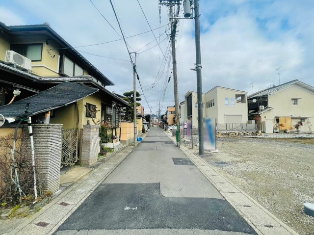太秦井戸ケ尻町【6区画】3号地の前面道路含む現地写真