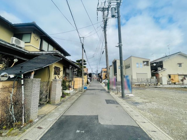 太秦井戸ケ尻町【6区画】3号地の前面道路含む現地写真