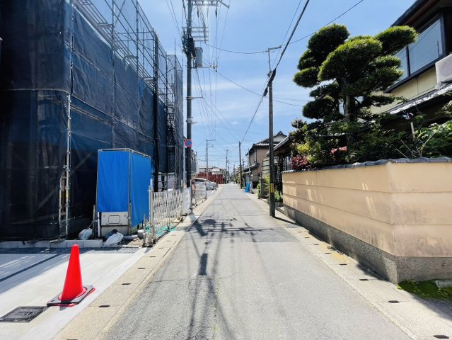 太秦井戸ケ尻町【6区画】3号地の前面道路含む現地写真