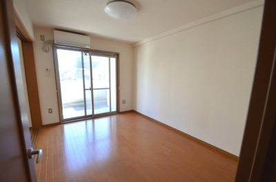 【洋室】 | ピーノドゥーエ