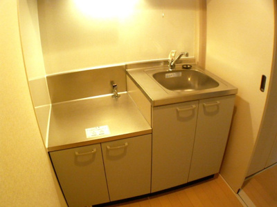 【キッチン】 | コンフォートベネフィス別府8 | 別号室の写真になります。現況優先。