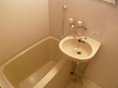 【洗面所】 | コンフォートベネフィス別府8 | 別号室の写真になります。現況優先。