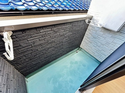 【バルコニー】 | コンフォートベネフィス別府8 | 別号室の写真になります。現況優先。
