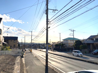 【前面道路含む現地写真】 | 君津市陽光台　土地　君津駅 | 眺望も良好ですので、きれいな街並みが眺められます♪
形の整った整形地で建物の配置も考えやすいです。
多彩な建築プランをご提案いたします♪
お気軽にご相談ください！！
周辺環境も含めご案内いたします！！