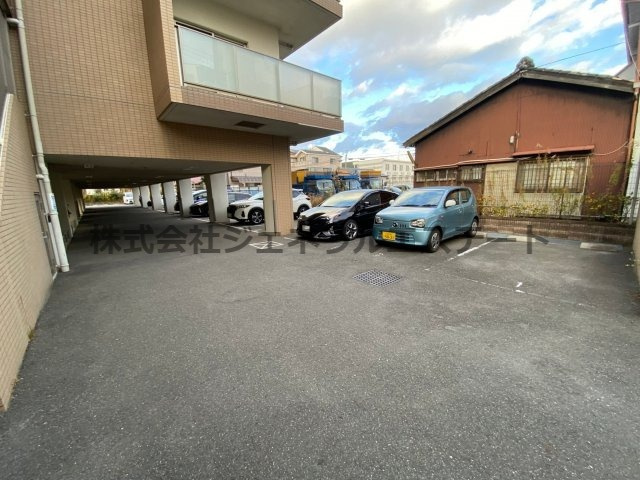 パレスモンレーヴの駐車場