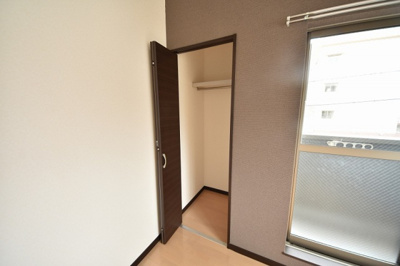 【収納】 | コンフォートベネフィス高宮8 | 別号室の写真になります。現況優先。