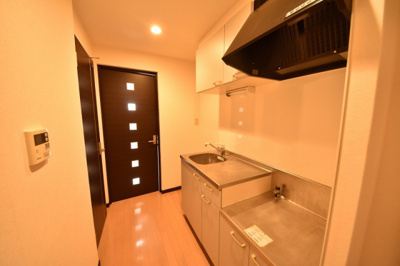 【キッチン】 | コンフォートベネフィス高宮8 | 別号室の写真になります。現況優先。