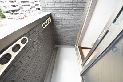 【バルコニー】 | コンフォートベネフィス高宮8 | 別号室の写真になります。現況優先。