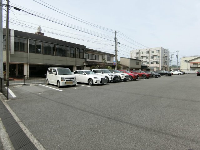 スカイマンションｋの駐車場