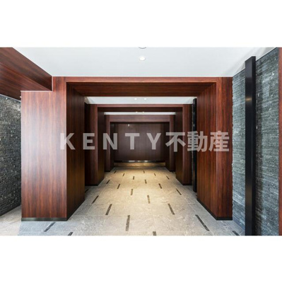【エントランス】 | ＬＩＭＥ　ＲＥＳＩＤＥＮＣＥ　ＫＡＭＡＴＡ　ＥＡＳＴ | 落ち着いたエントランスです