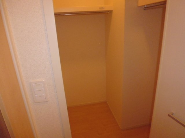 グランド・ルミエール北畝Ⅰの収納|ウォークインクローゼット