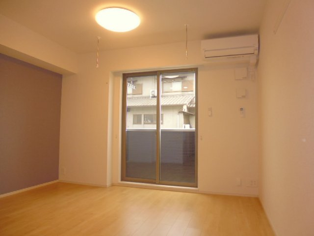 グランド・ルミエール北畝Ⅰの居間・リビング|洋室