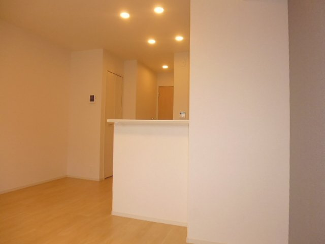 グランド・ルミエール北畝Ⅰの居間・リビング|洋室