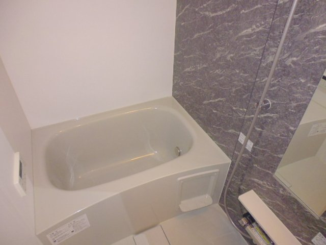 グランド・ルミエール北畝Ⅰの浴室|追い焚きバス