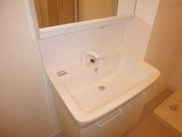 グランド・ルミエール北畝Ⅰの独立洗面台|洗髪洗面化粧台