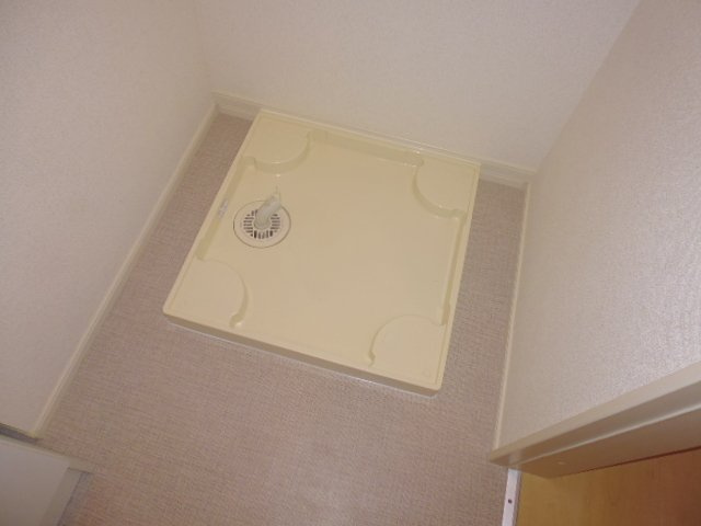 グランド・ルミエール北畝Ⅰのその他|洗濯機置き場