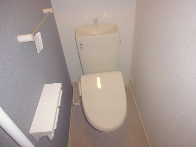 グランド・ルミエール北畝Ⅰのトイレ|温水洗浄便座