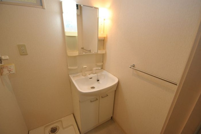 【独立洗面台】 | リブレア博多駅 A | 別号室の写真になります。現況優先。