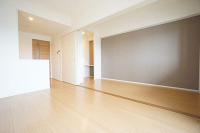 【居間・リビング】 | プリュネル荒江 | 別号室の写真になります。現況優先。