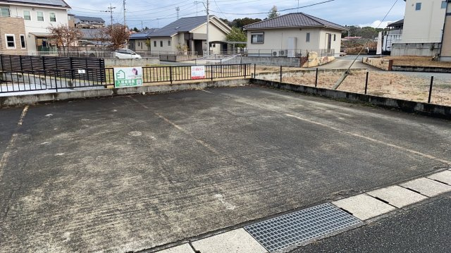 ドリームハイツの駐車場|車をお持ちの方に嬉しい駐車場付きの物件です