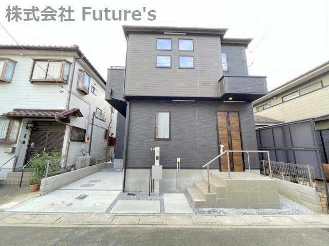 八潮市大字二丁目　新築戸建　全1棟の外観|シックな色合いのオシャレな邸宅です