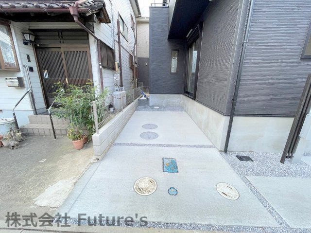 八潮市大字二丁目　新築戸建　全1棟の駐車場|カースペース1台分付き