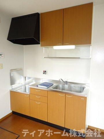 香芝市真美ヶ丘１丁目のハイツのキッチン|コンパクトなキッチンで掃除もラクラク