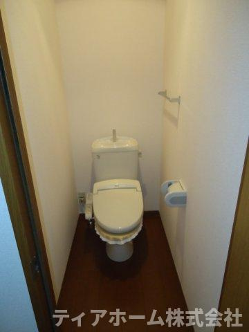 香芝市真美ヶ丘１丁目のハイツのトイレ|コンパクトで使いやすいトイレです