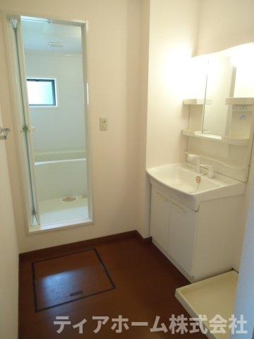 香芝市真美ヶ丘１丁目のハイツの洗面所|コンパクトで使いやすい洗面所